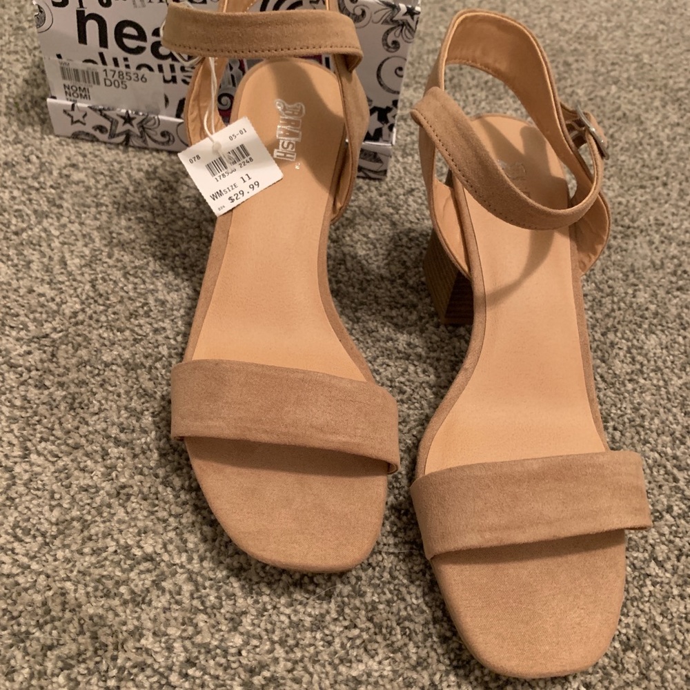 NIB Summery Tan Ankle Strap Heeled Sandal